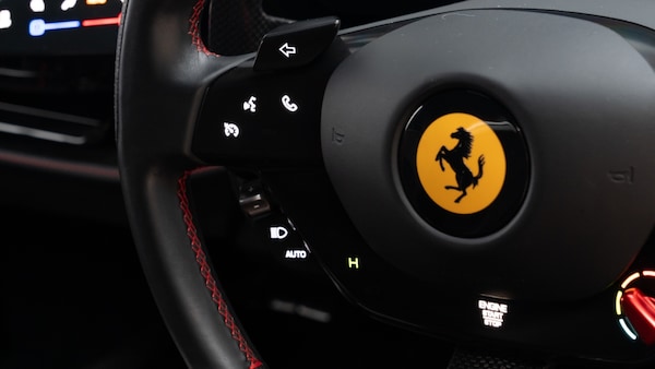 Used Ferrari SF90 Stradale 2021 for sale - 75537310: Photo 35