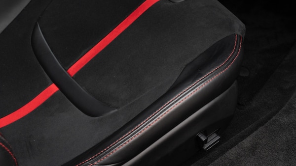 Used Ferrari SF90 Stradale 2021 for sale - 75537310: Photo 38