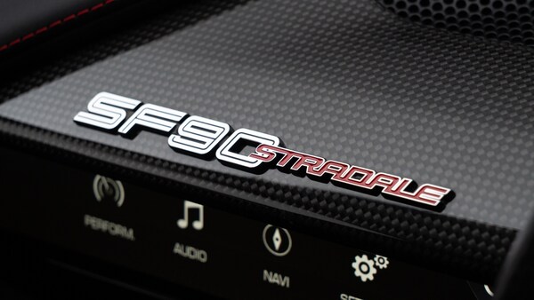 Used Ferrari SF90 Stradale 2021 for sale - 75537310: Photo 44
