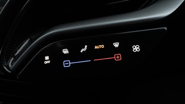 Used Ferrari SF90 Stradale 2021 for sale - 75537310: Photo 45