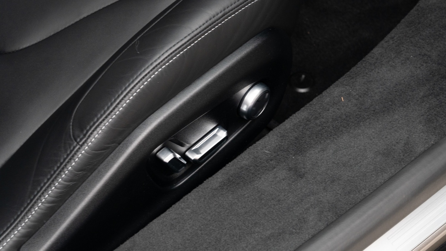 Used Lotus Emira 2024 for sale - 76684168: Photo 15