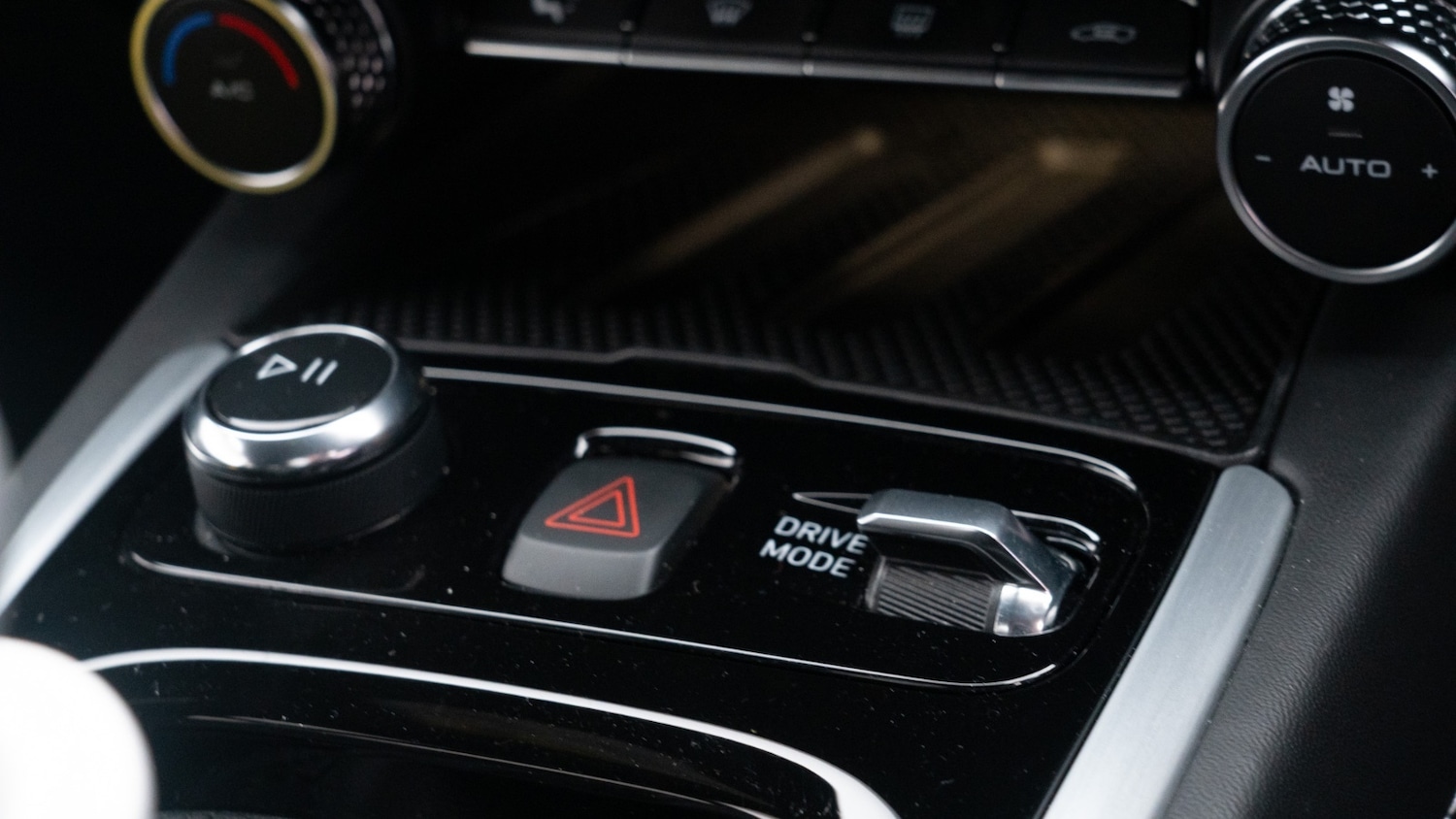 Used Lotus Emira 2024 for sale - 76684168: Photo 18