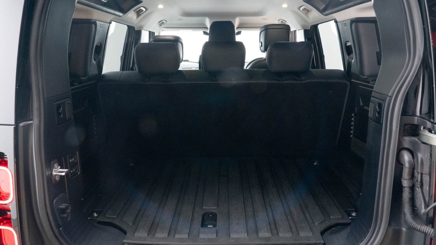 Used Land Rover Defender 2023 for sale - 76589825: Photo 4