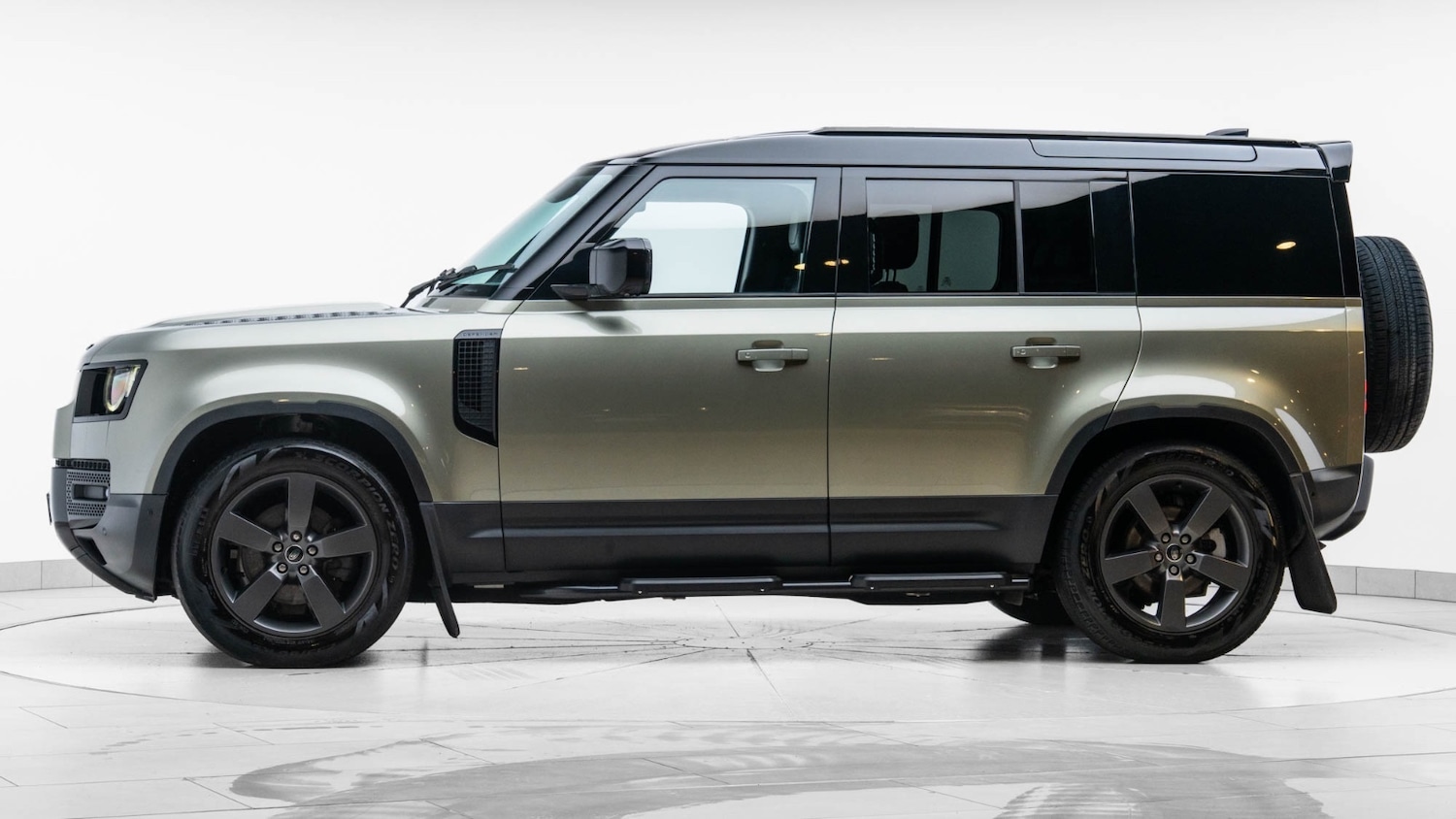 Used Land Rover Defender 2023 for sale - 76589825: Photo 5