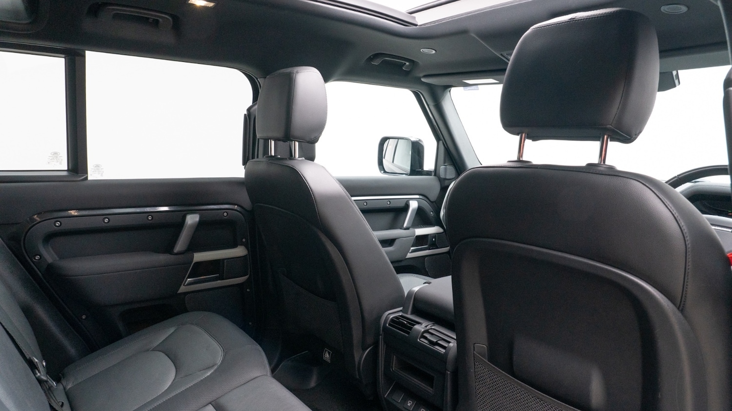 Used Land Rover Defender 2022 for sale - 76640180: Photo 12