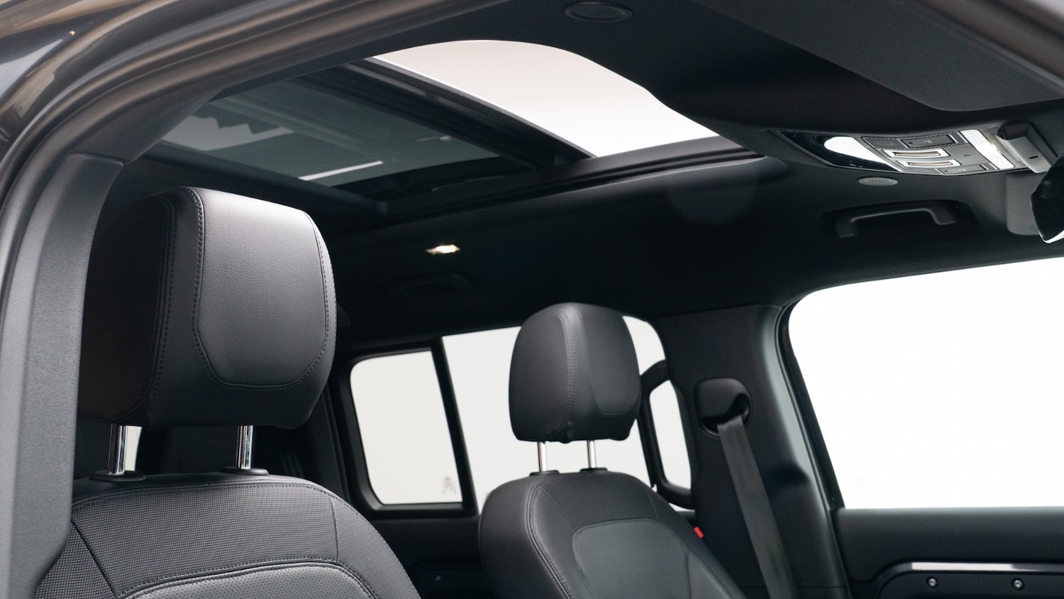 Used Land Rover Defender 2022 for sale - 76640180: Photo 15