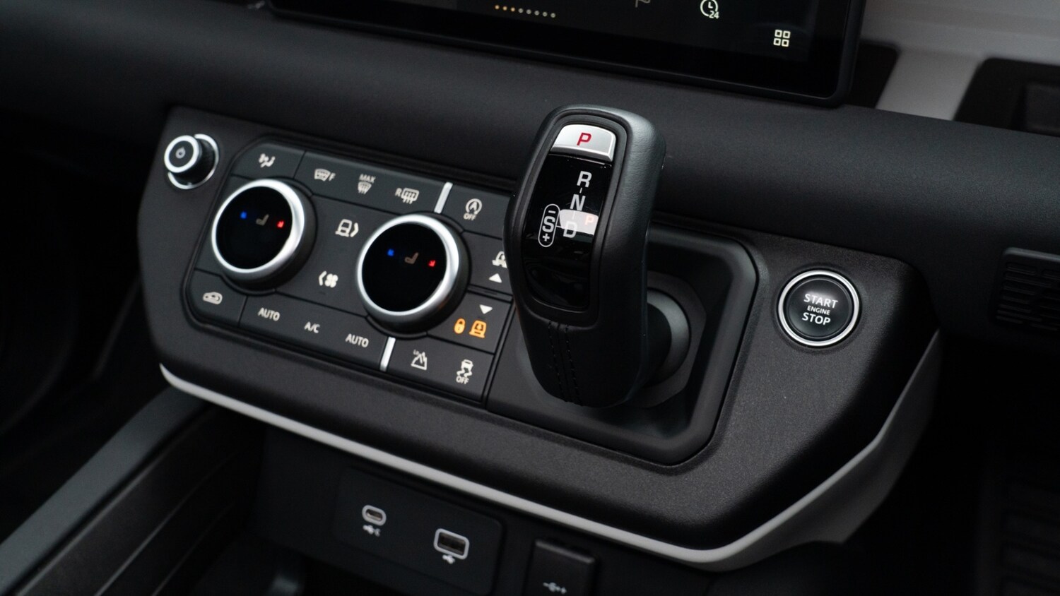 Used Land Rover Defender 2022 for sale - 76640180: Photo 18