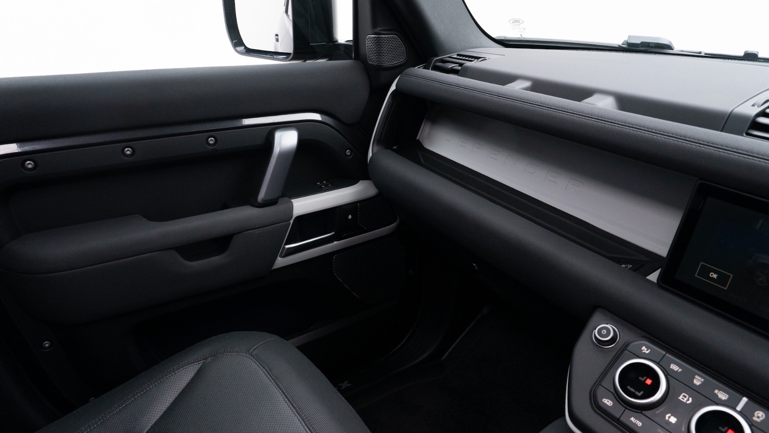 Used Land Rover Defender 2022 for sale - 76640180: Photo 25