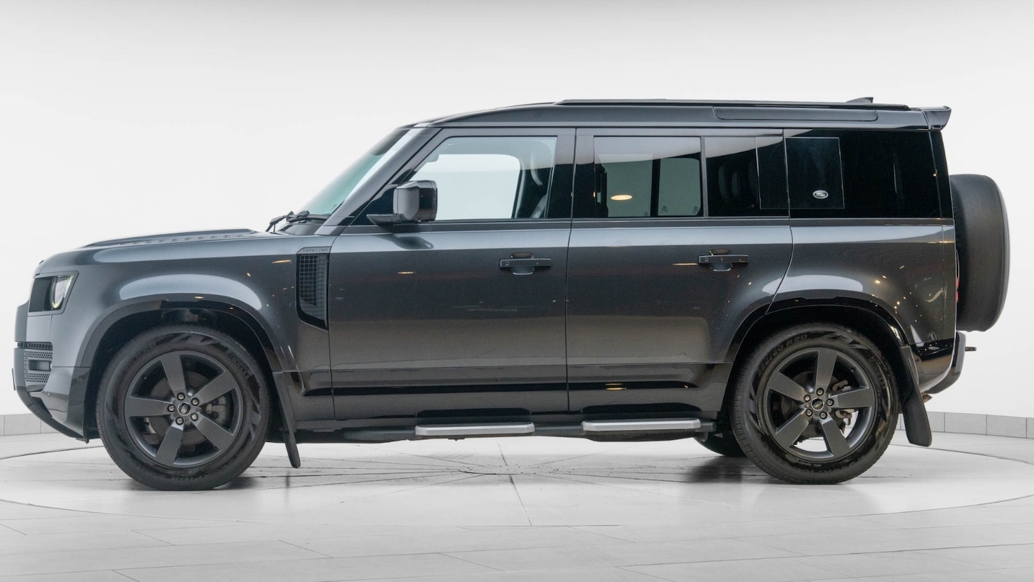 Used Land Rover Defender 2022 for sale - 76640180: Photo 4