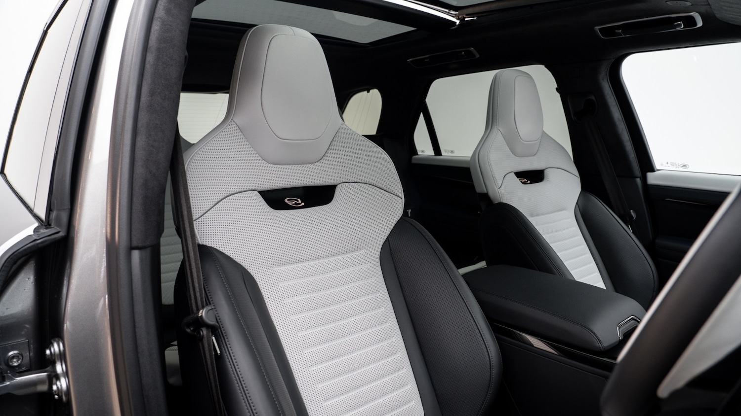 Used Land Rover Range Rover Sport 2024 for sale - 77890002: Photo 3