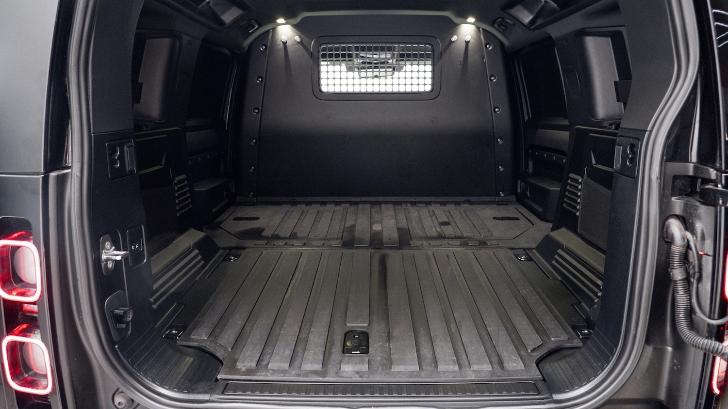 Used Land Rover Defender 2023 for sale - 77803796: Photo 4