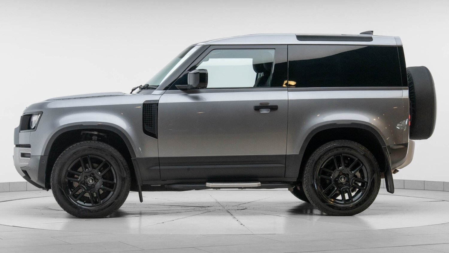 Used Land Rover Defender 2022 for sale - 76384324: Photo 4