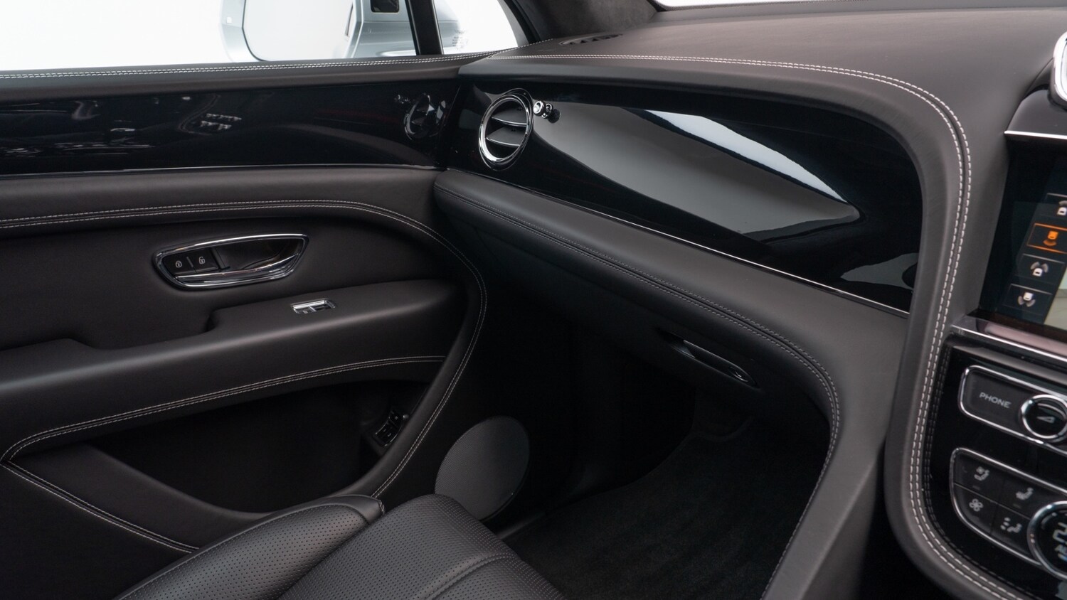 Used Bentley Bentayga 2020 for sale - 76556884: Photo 32