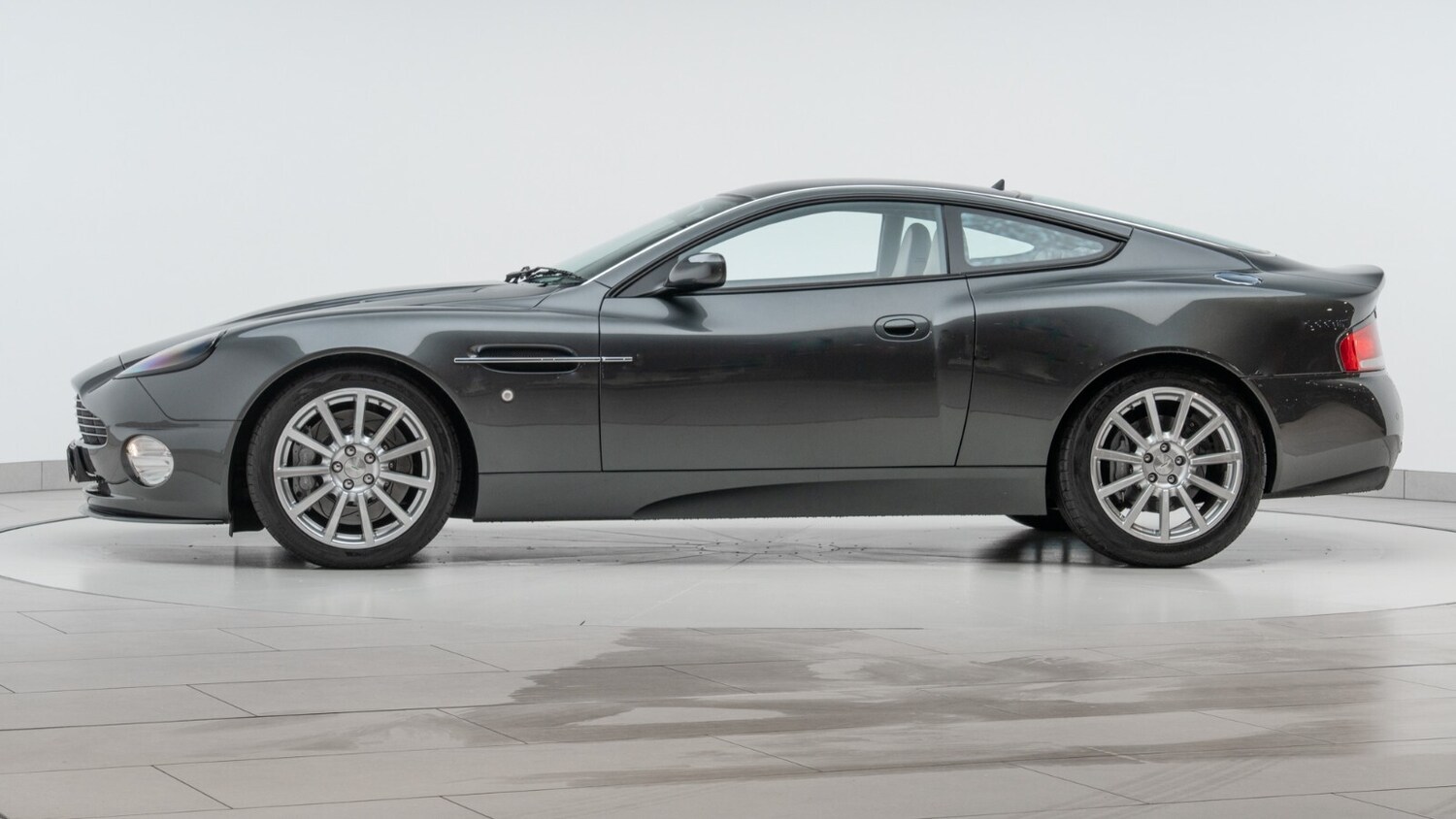 Used Aston Martin Vanquish 2007 for sale - 77971816: Photo 4
