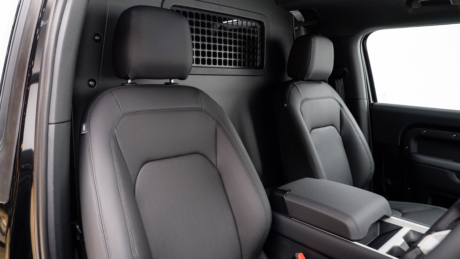 Used Land Rover Defender 2025 for sale - 77111315: Photo 3