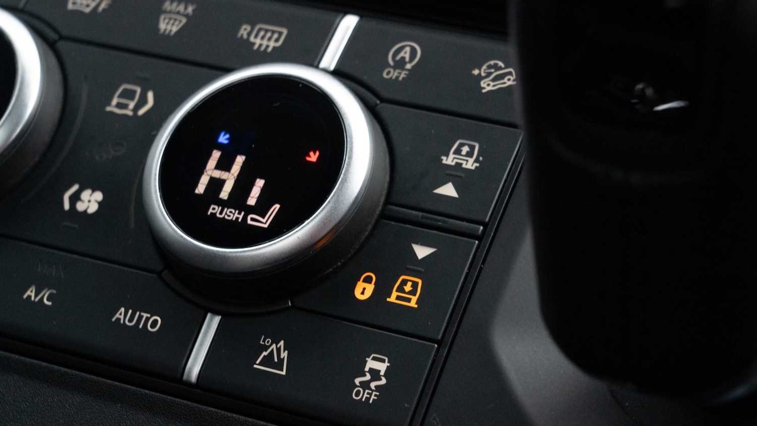 Used Land Rover Defender 2024 for sale - 76684329: Photo 23