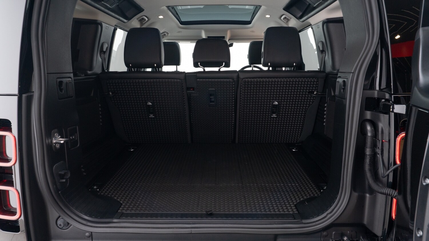 Used Land Rover Defender 2024 for sale - 78123087: Photo 14