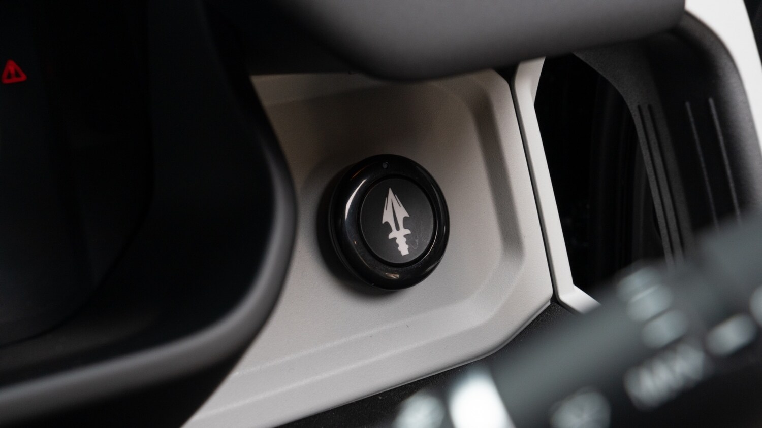 Used Land Rover Defender 2024 for sale - 78123087: Photo 31