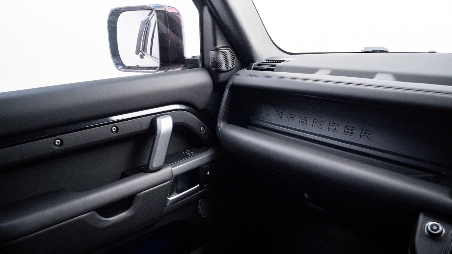 Used Land Rover Defender 2024 for sale - 76948519: Photo 24