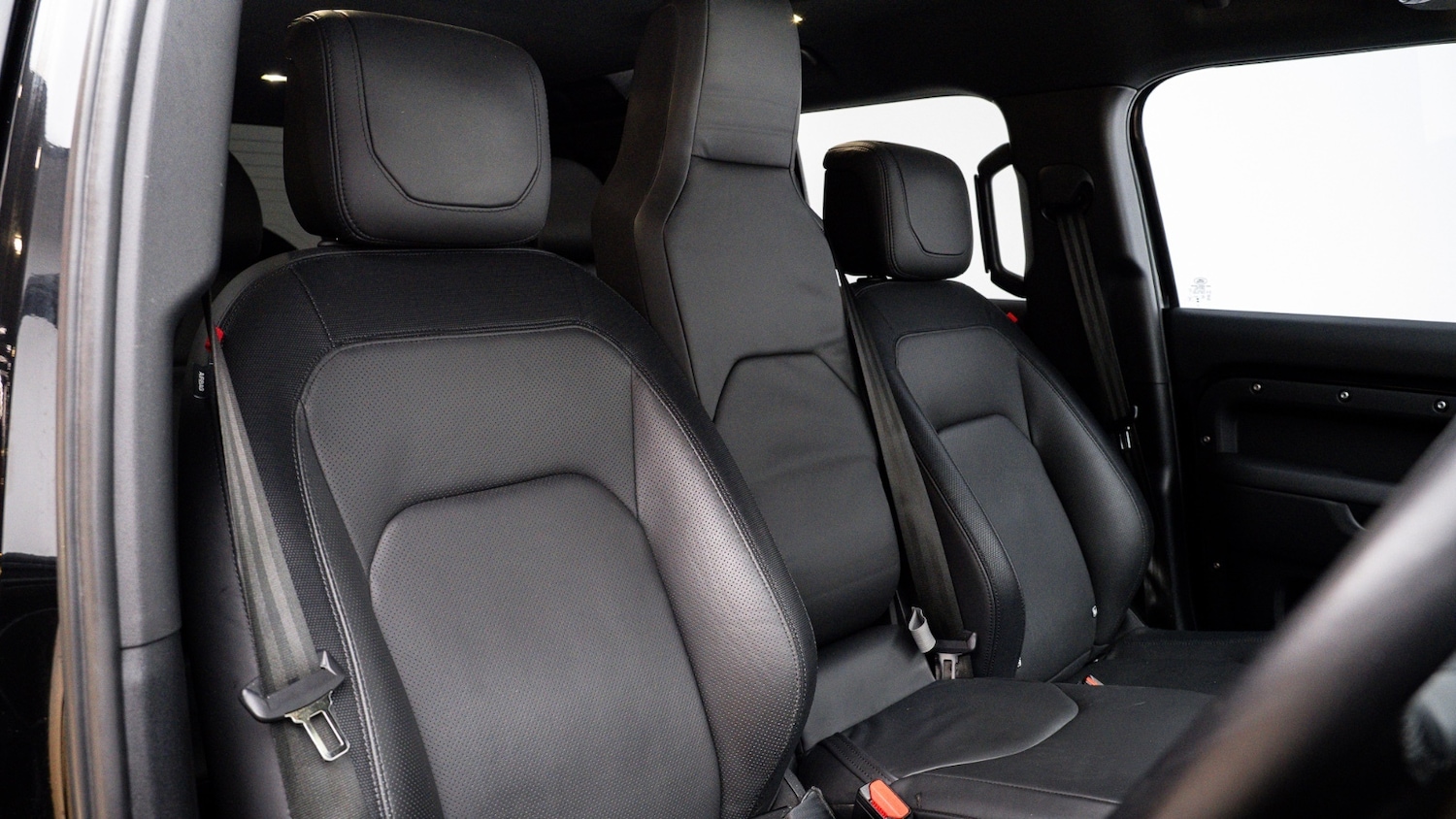 Used Land Rover Defender 2024 for sale - 76948519: Photo 3