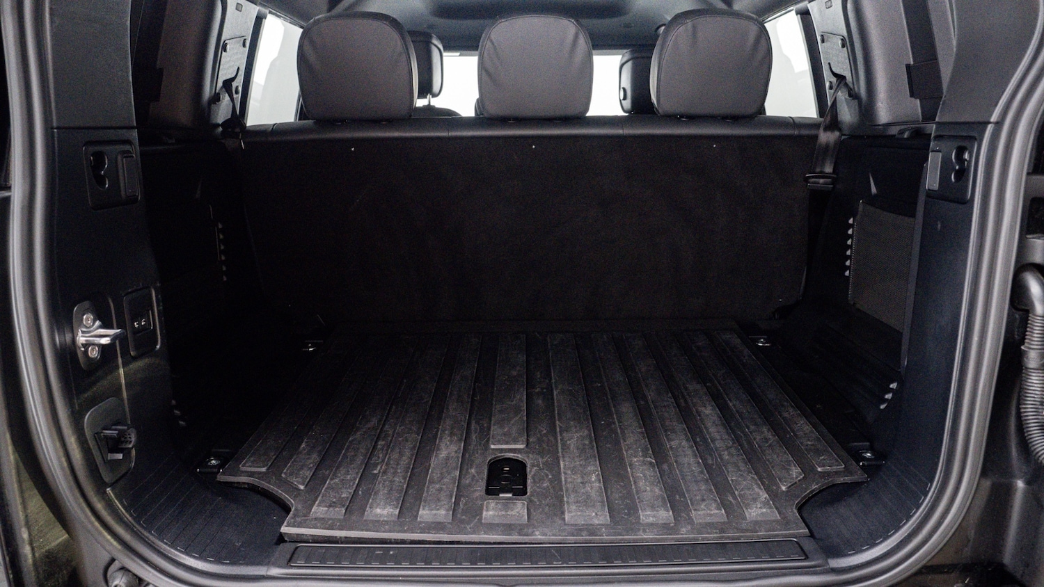 Used Land Rover Defender 2024 for sale - 76948519: Photo 4