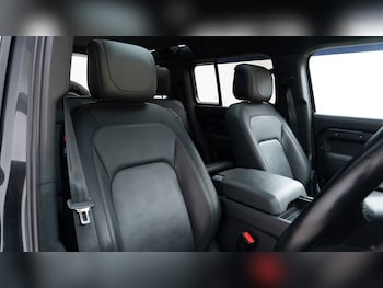 Used Land Rover Defender 2023 for sale - 77762816: Photo