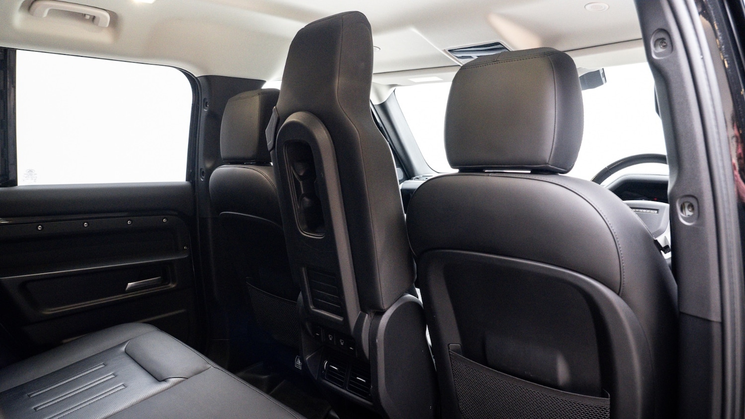 Used Land Rover Defender 2024 for sale - 78000112: Photo 11