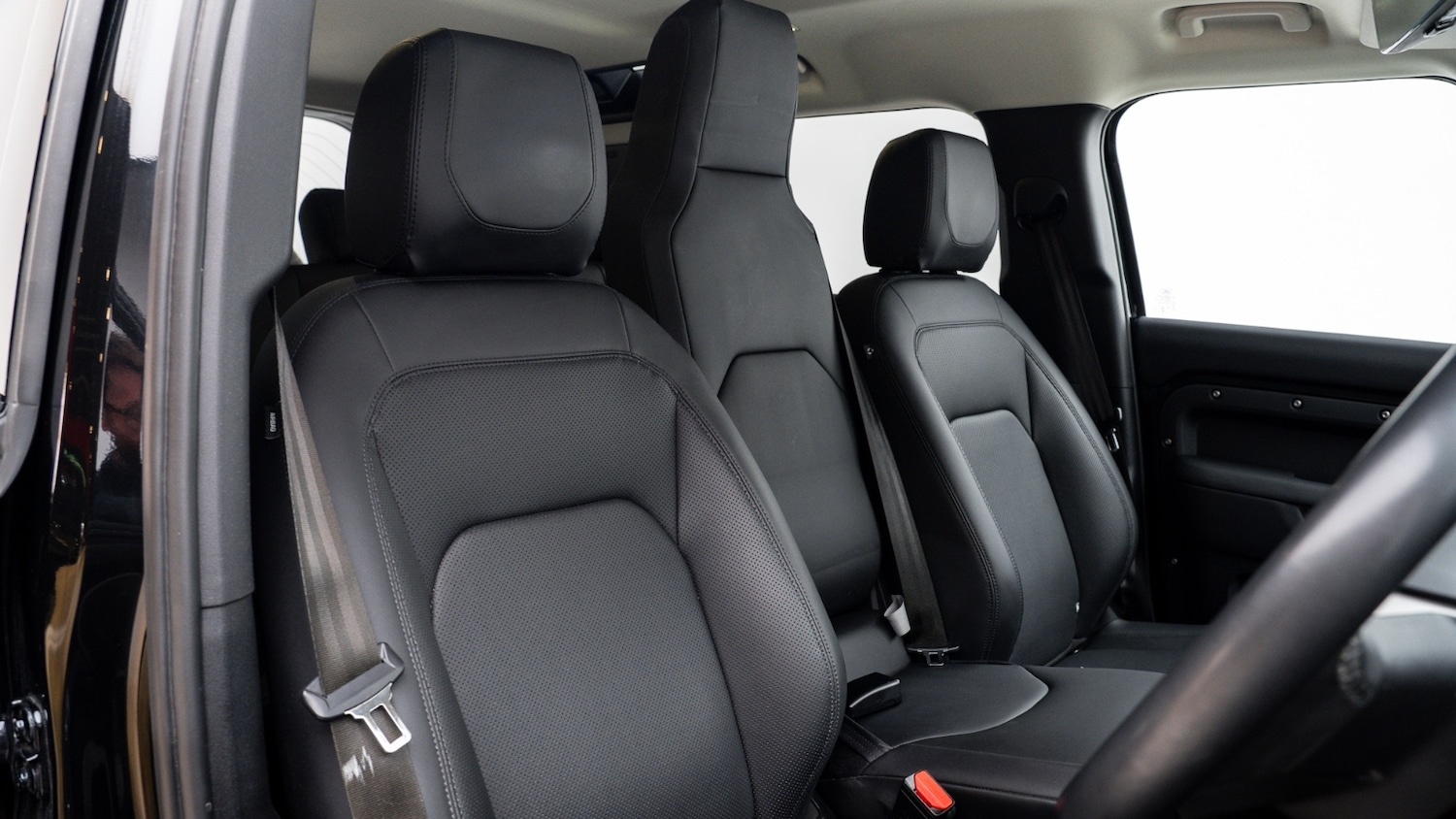 Used Land Rover Defender 2024 for sale - 78000112: Photo 3