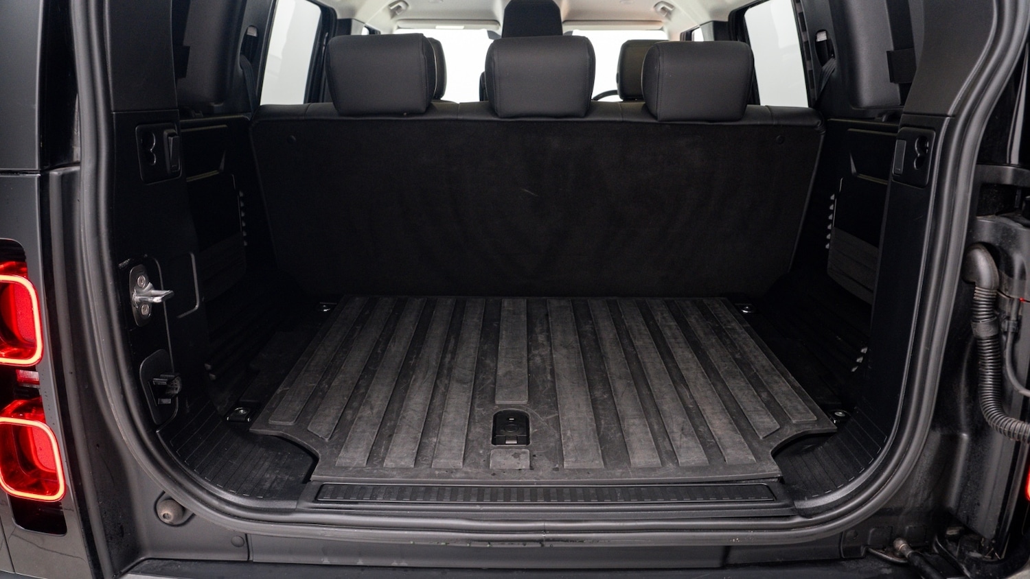 Used Land Rover Defender 2024 for sale - 78000112: Photo 5