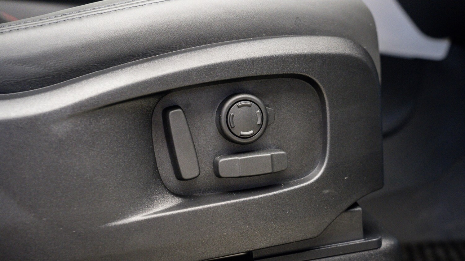 Used Land Rover Defender 2026 for sale - 78080978: Photo 14