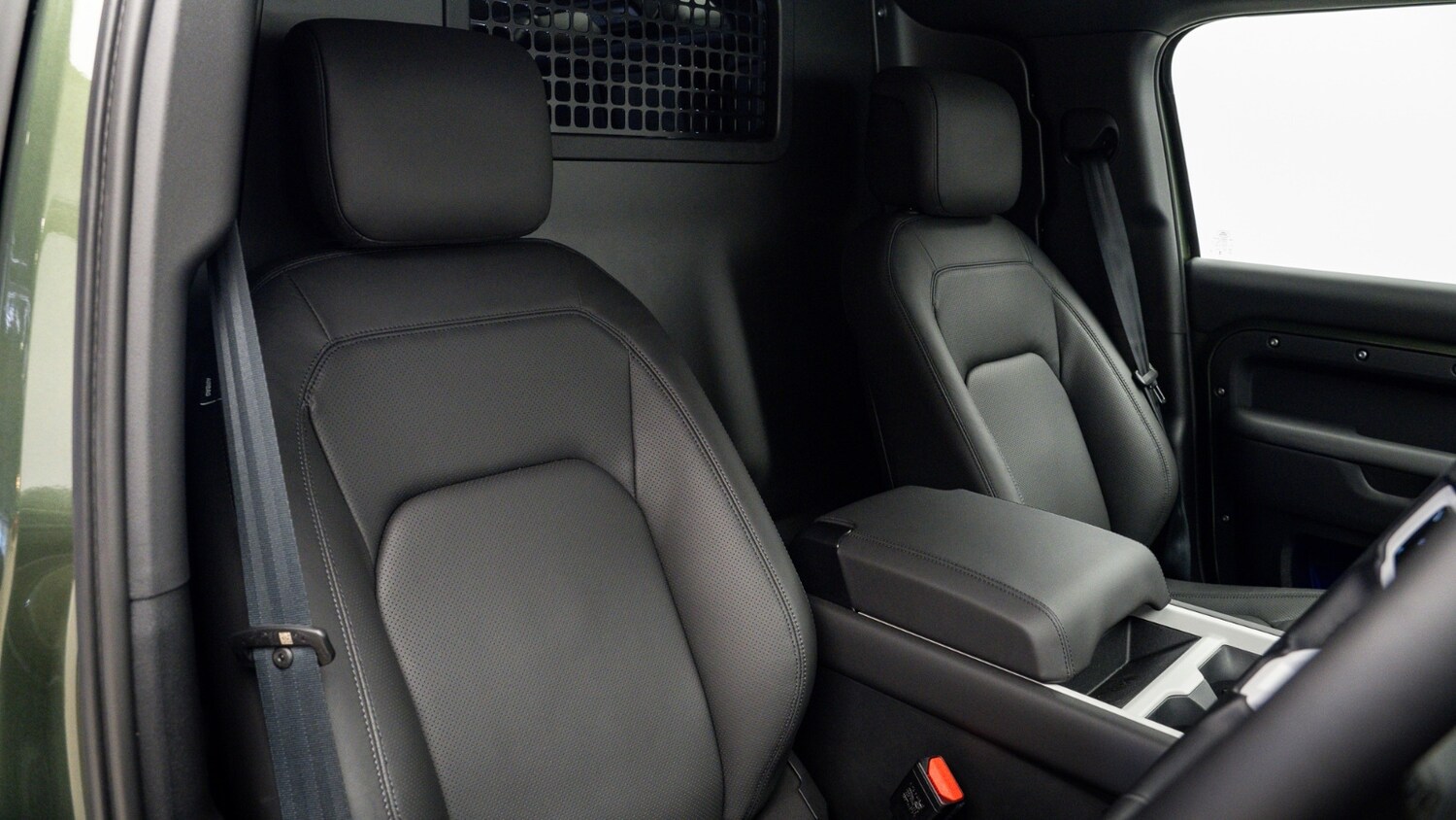 Used Land Rover Defender 2026 for sale - 78080978: Photo 3