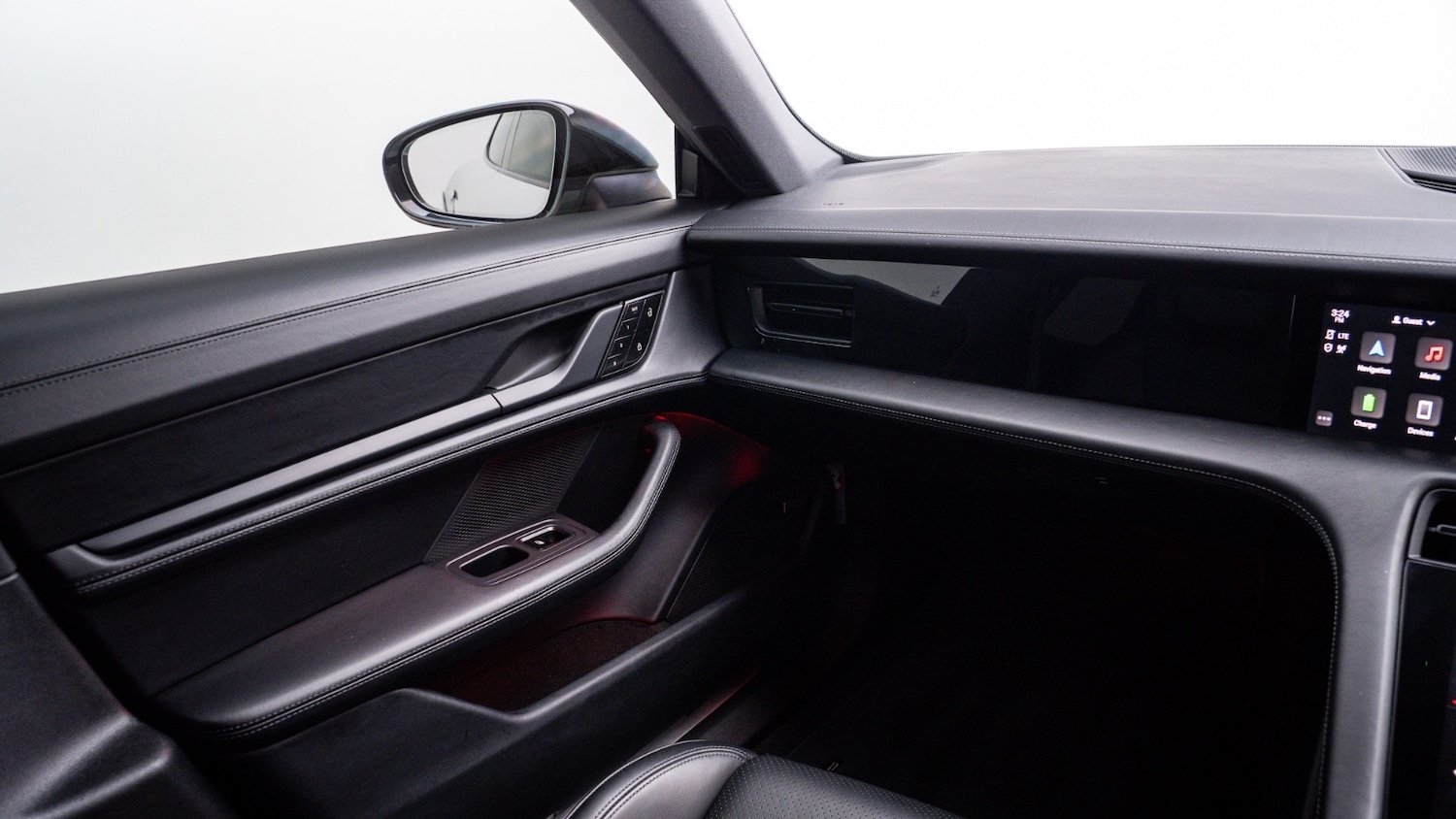 Used Porsche Taycan 2021 for sale - 77261564: Photo 24