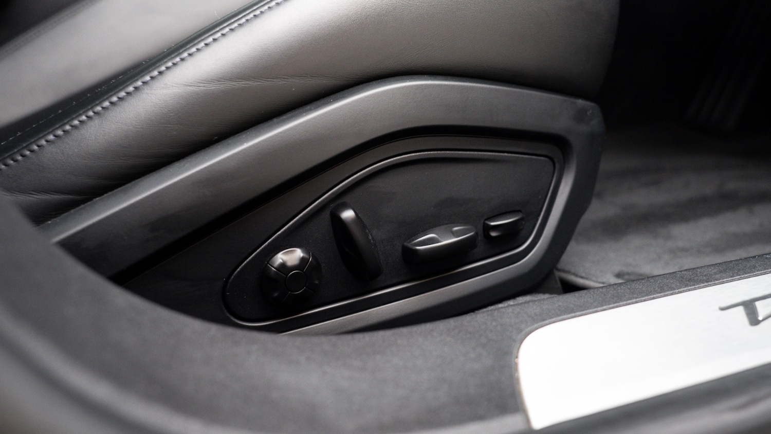 Used Porsche Taycan 2021 for sale - 77261564: Photo 28