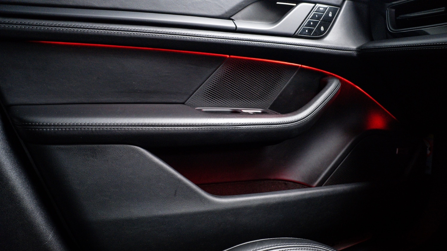 Used Porsche Taycan 2021 for sale - 77261564: Photo 35