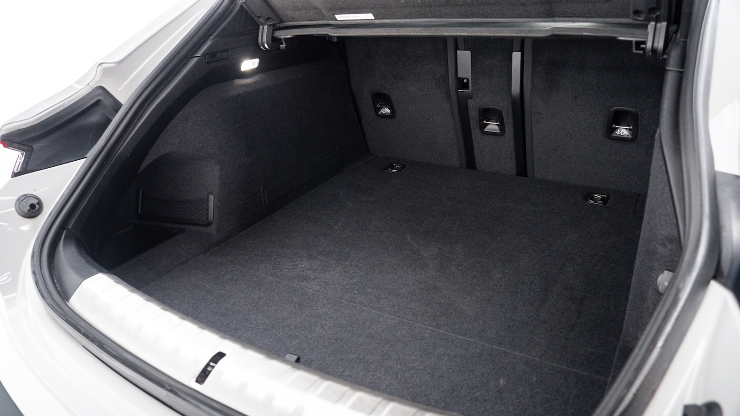 Used Porsche Taycan 2021 for sale - 77261564: Photo 8