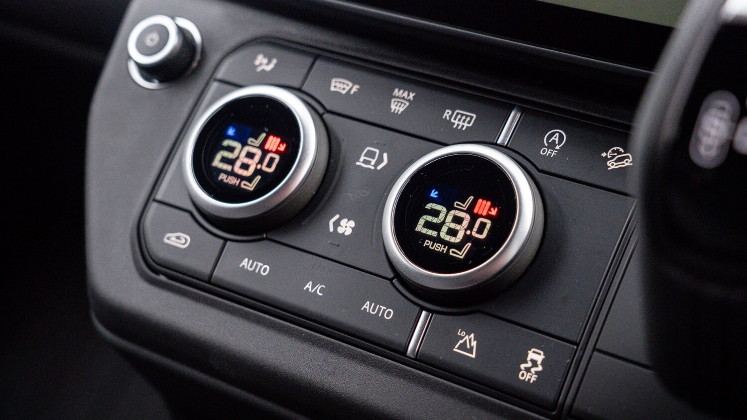 Used Land Rover Defender 2025 for sale - 76954288: Photo 21