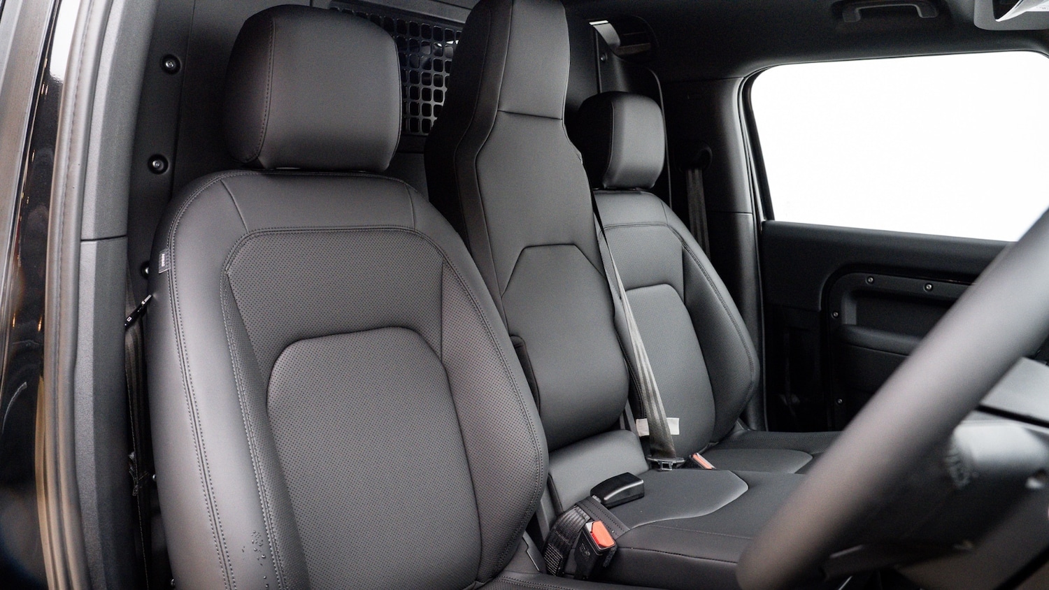 Used Land Rover Defender 2025 for sale - 76954288: Photo 3