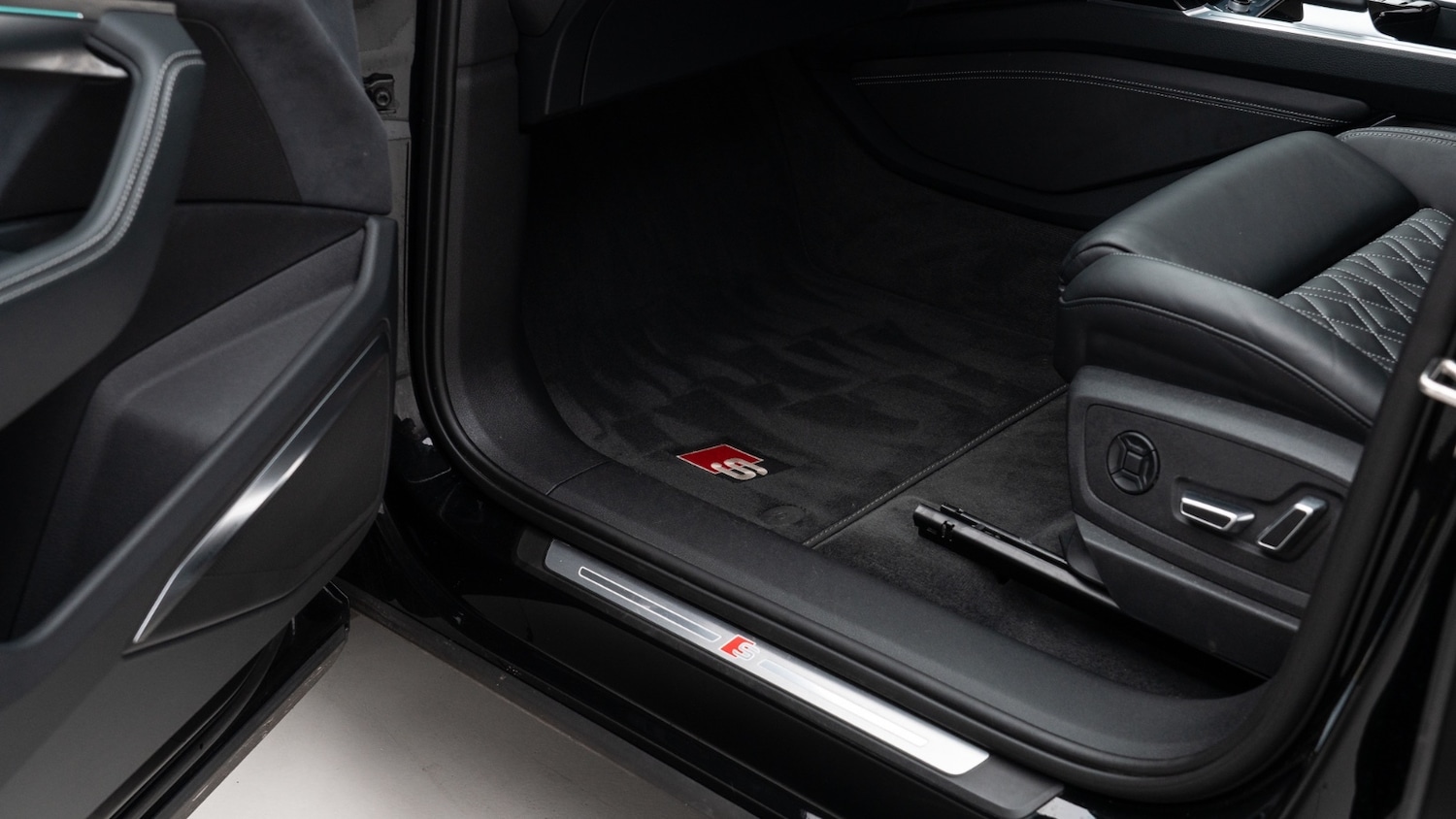 Used Audi SQ8 e-tron 2024 for sale - 76640189: Photo 31