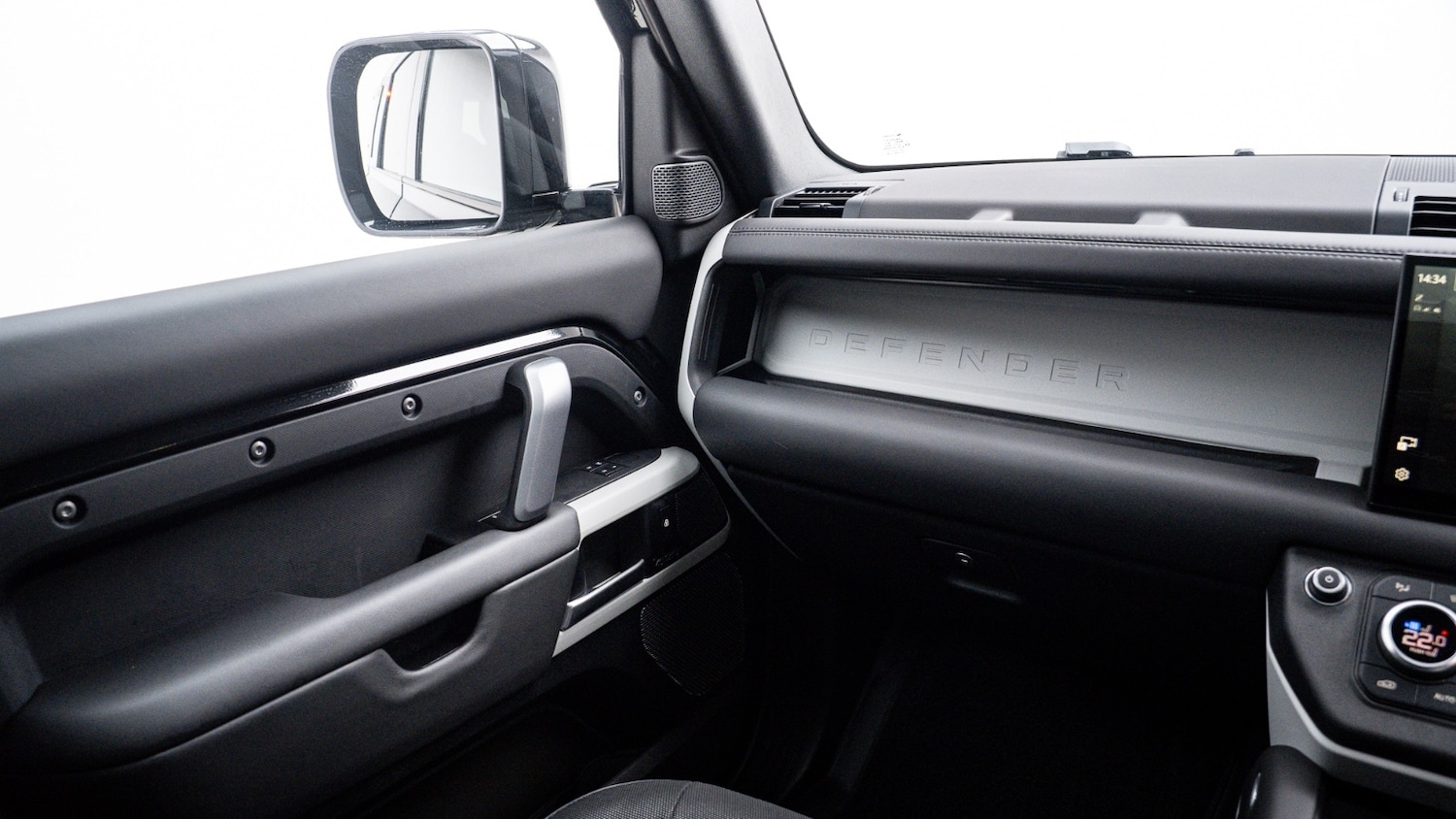 Used Land Rover Defender 2023 for sale - 77035890: Photo 15