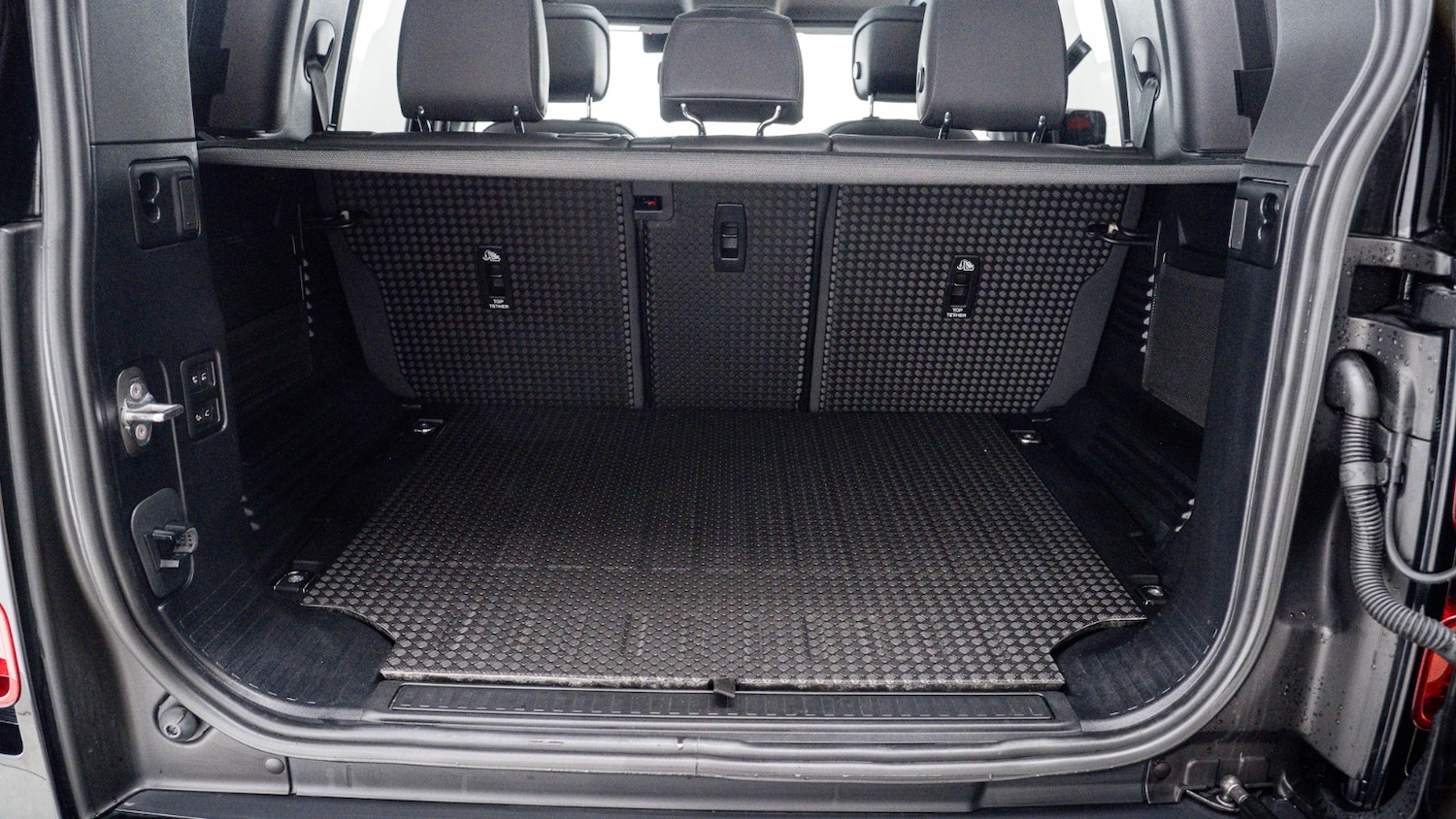 Used Land Rover Defender 2023 for sale - 77035890: Photo 2