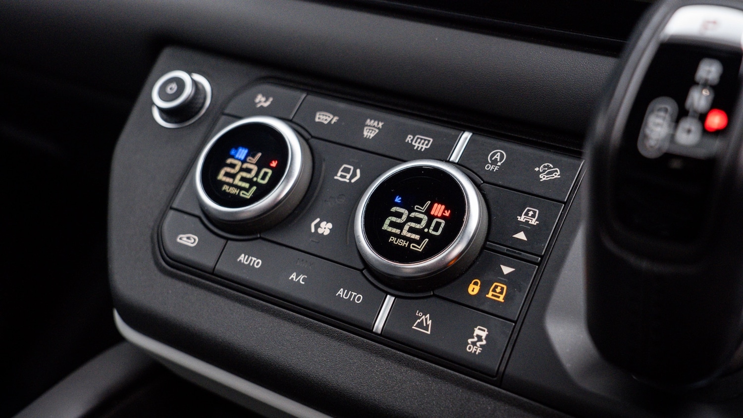 Used Land Rover Defender 2023 for sale - 77035890: Photo 22