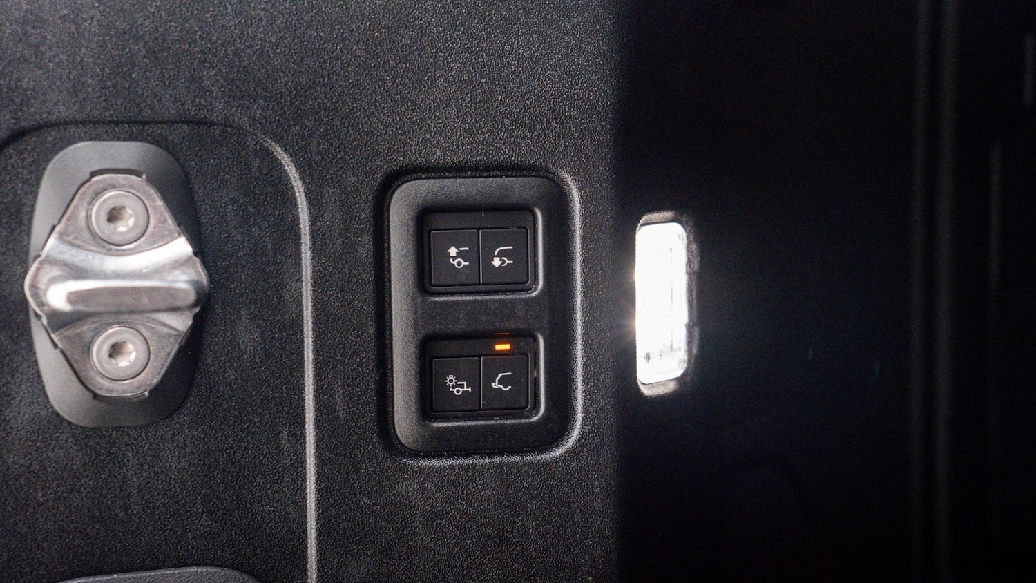 Used Land Rover Defender 2023 for sale - 77035890: Photo 3