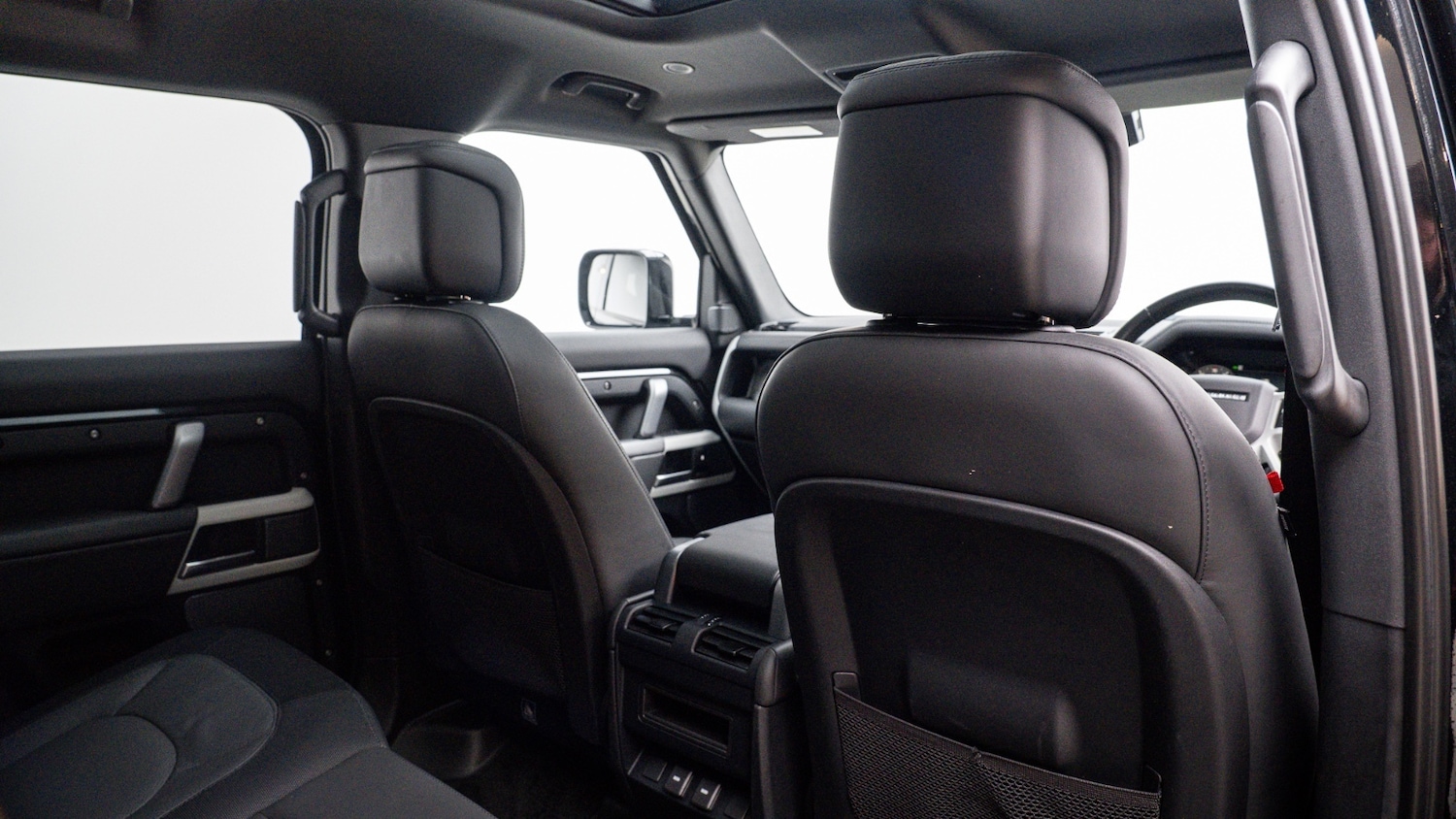 Used Land Rover Defender 2023 for sale - 77035890: Photo 6