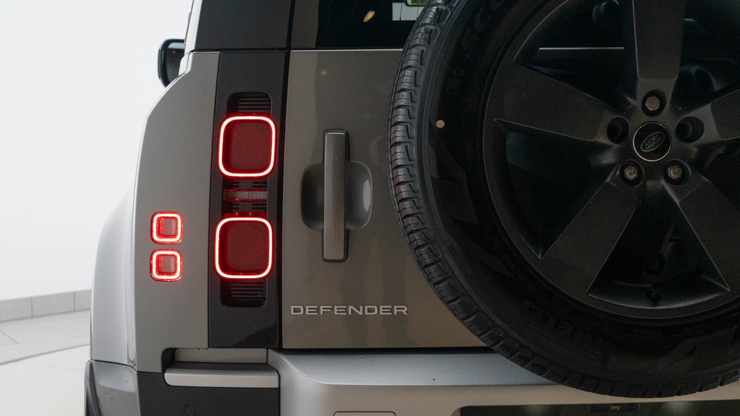 Used Land Rover Defender 2023 for sale - 77274026: Photo 10