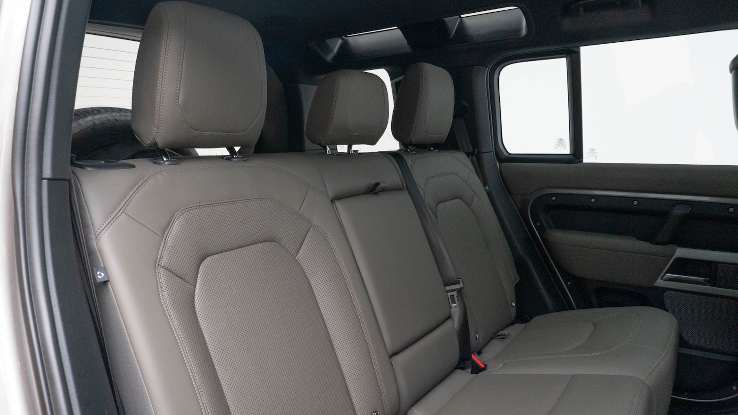 Used Land Rover Defender 2023 for sale - 77274026: Photo 15