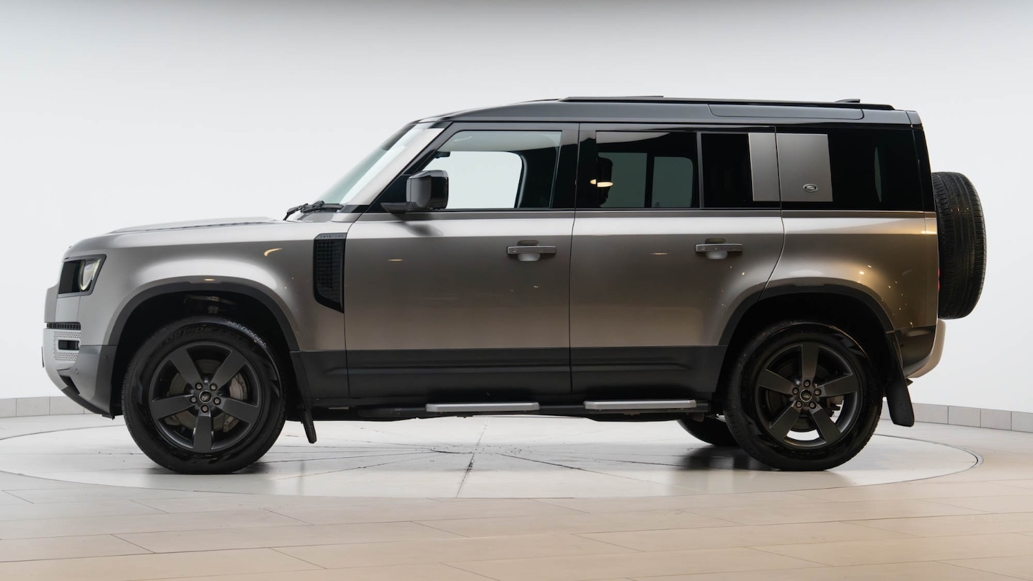 Used Land Rover Defender 2023 for sale - 77274026: Photo 4