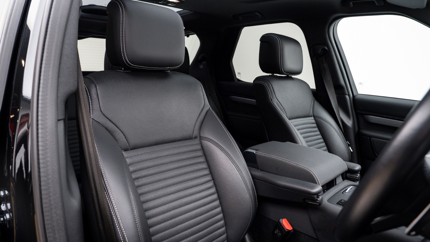 Used Land Rover Discovery 2023 for sale - 77965062: Photo 3