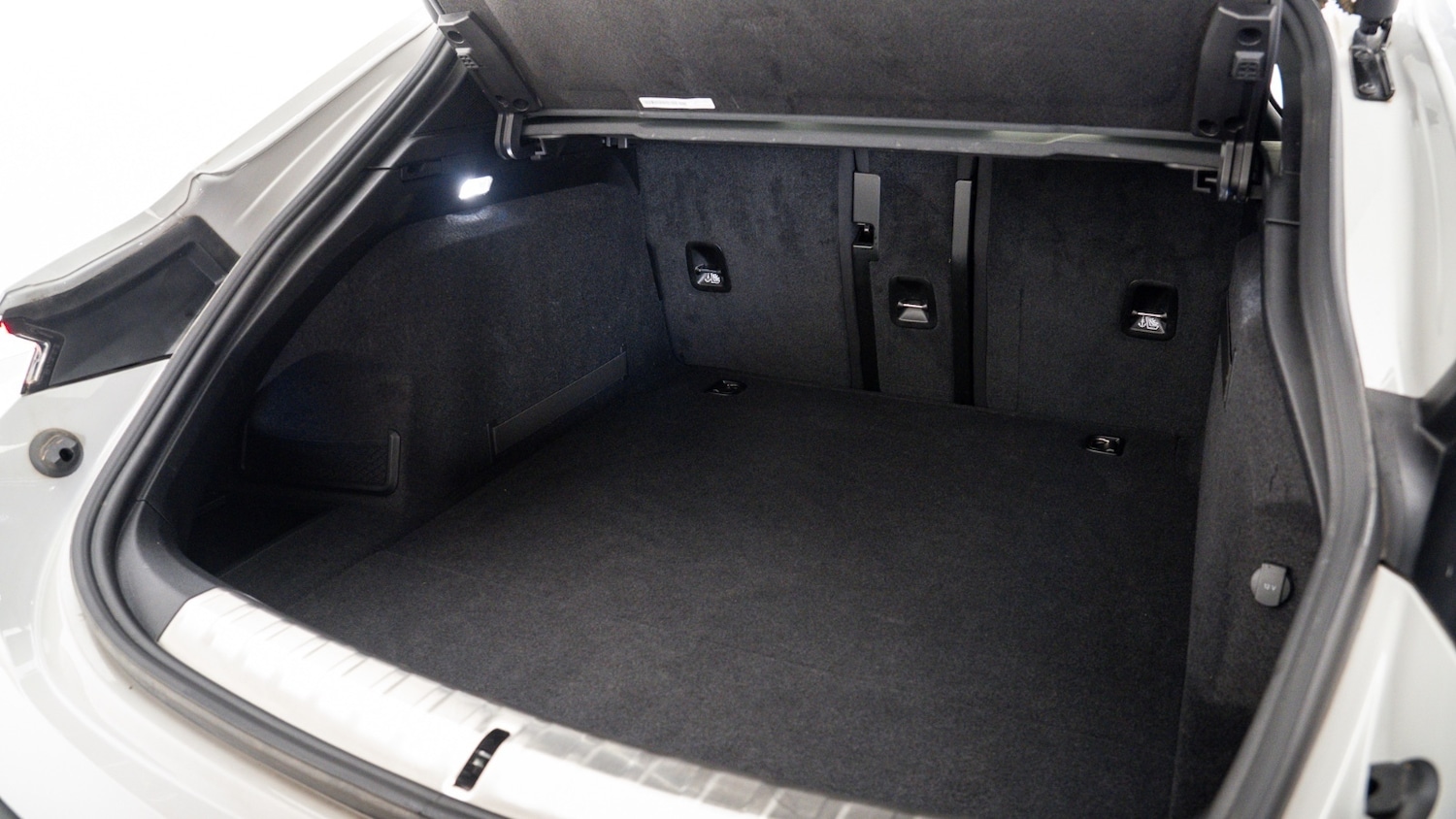 Used Porsche Taycan 2023 for sale - 78144709: Photo 7