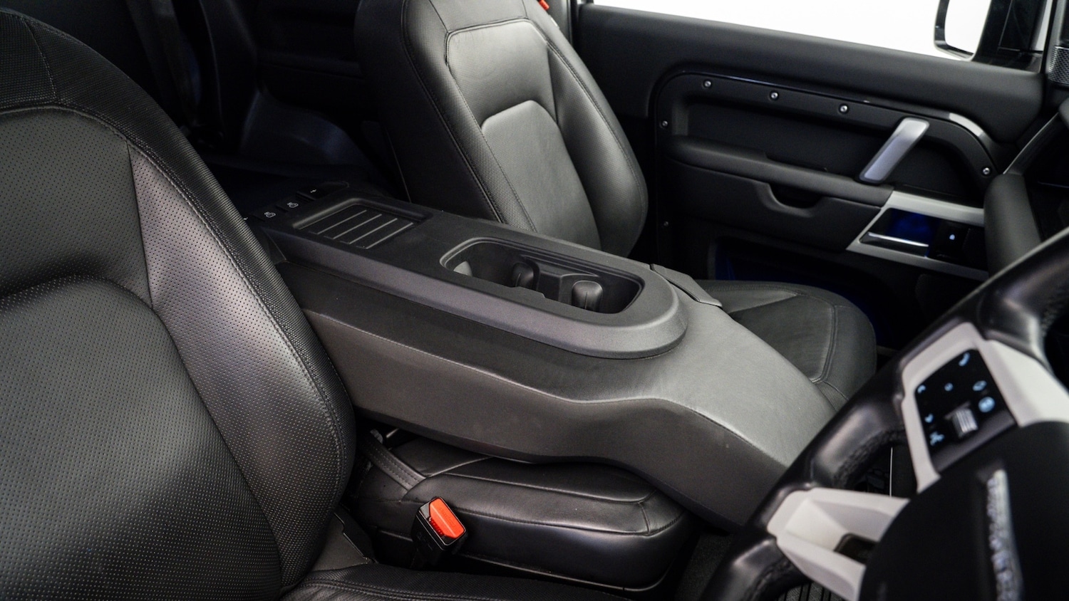 Used Land Rover Defender 2024 for sale - 78080815: Photo 26