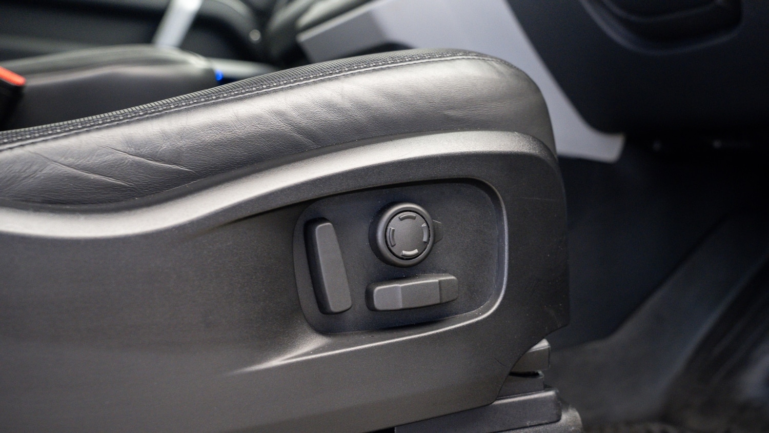 Used Land Rover Defender 2024 for sale - 78080815: Photo 30